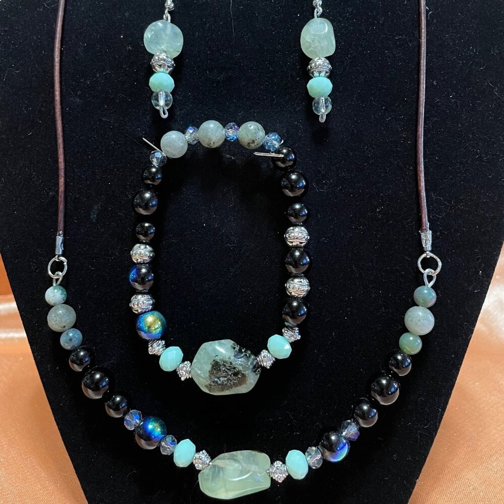 Handmade 20" beaded necklace, beaded bracelet and earing set.
